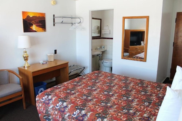 Budget Host Crestview Inn image 25