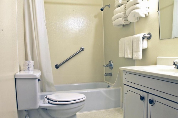 Budget Host Crestview Inn image 27
