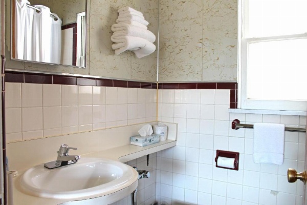 Budget Host Crestview Inn image 9